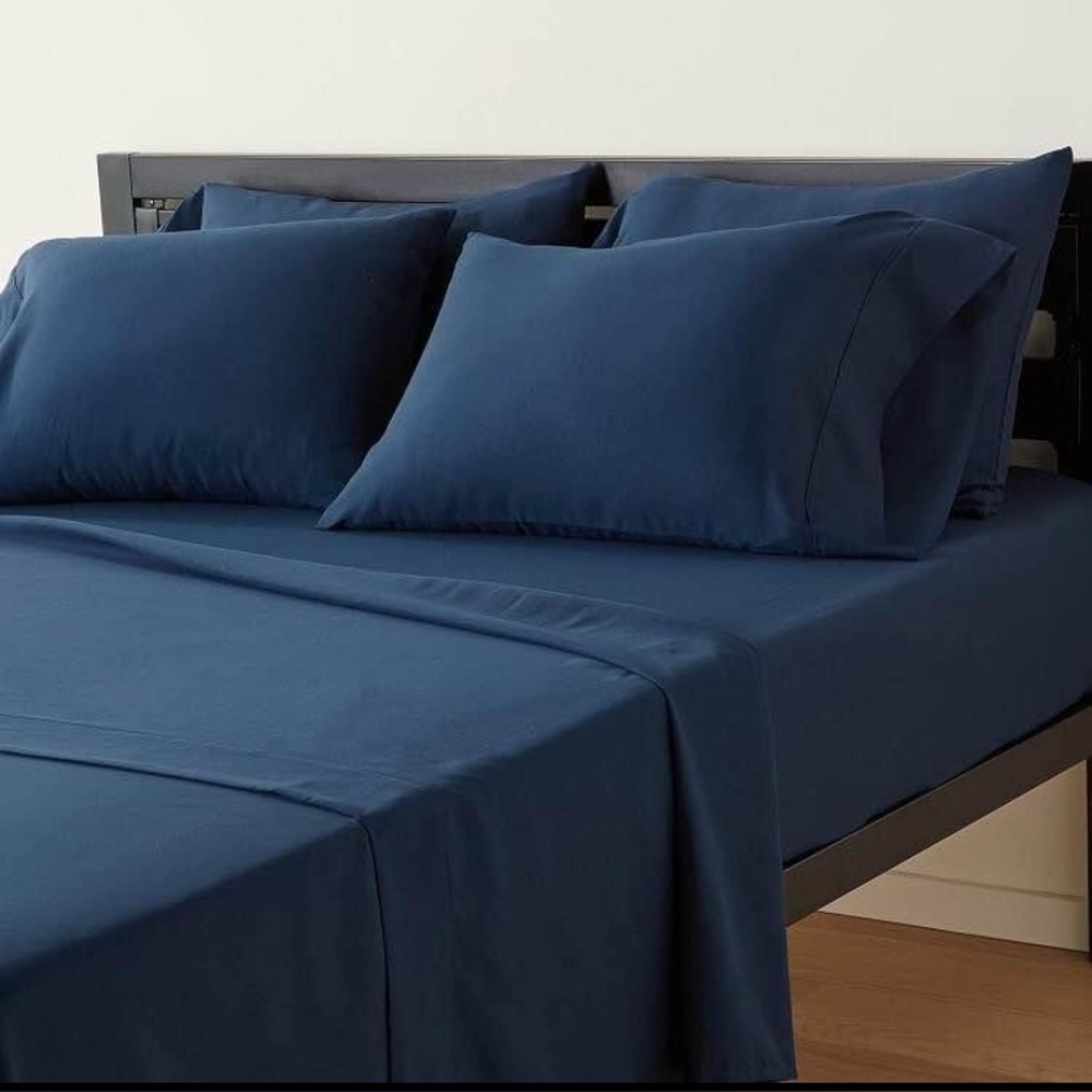 Amazon Basics Easy Care Microfibre 6 Piece Queen Bed Sheet Set Navy Blue NEW